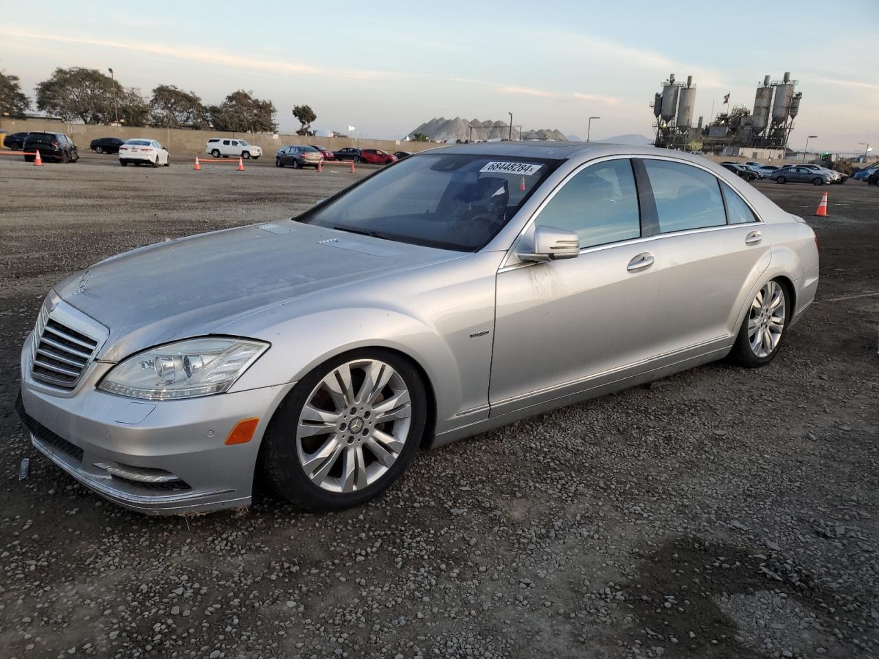 2010 Mercedes-Benz S 400, VIN WDDNG9FB1AA318113 — Minor dents and scratches