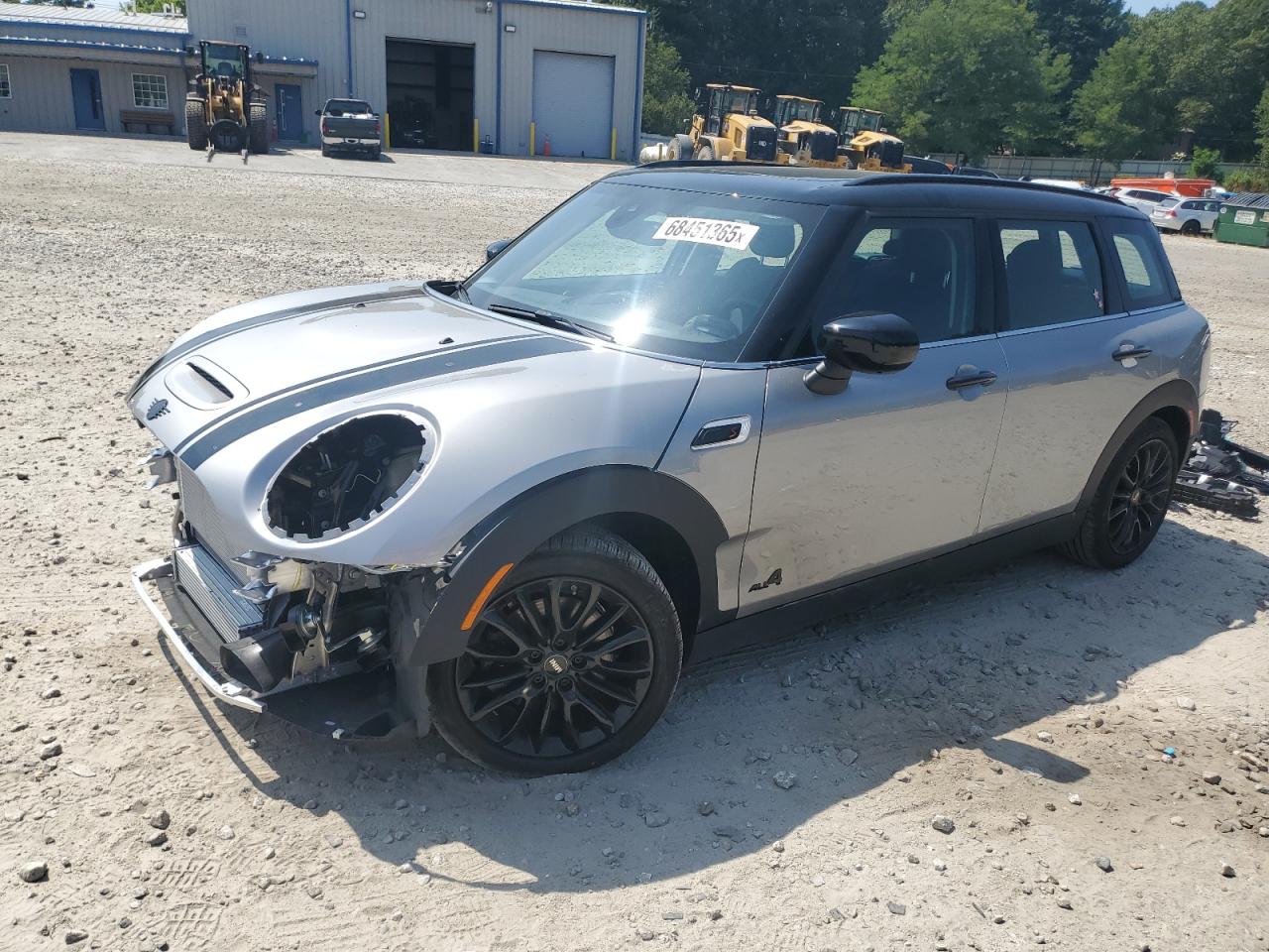 2024 MINI Clubman Cooper S, VIN WMWXJ1C05R2V23302 — Перед