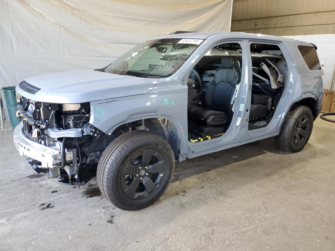 2026 Honda Passport RTL, VIN 5FNYF9H34TB018706 — Бок