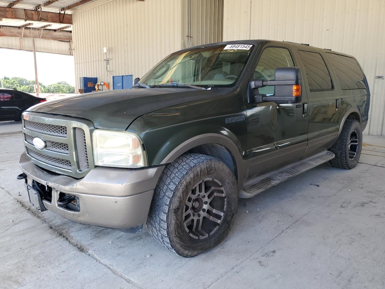 2005 Ford Excursion, VIN 1FMNU44S05EC82479 — Side