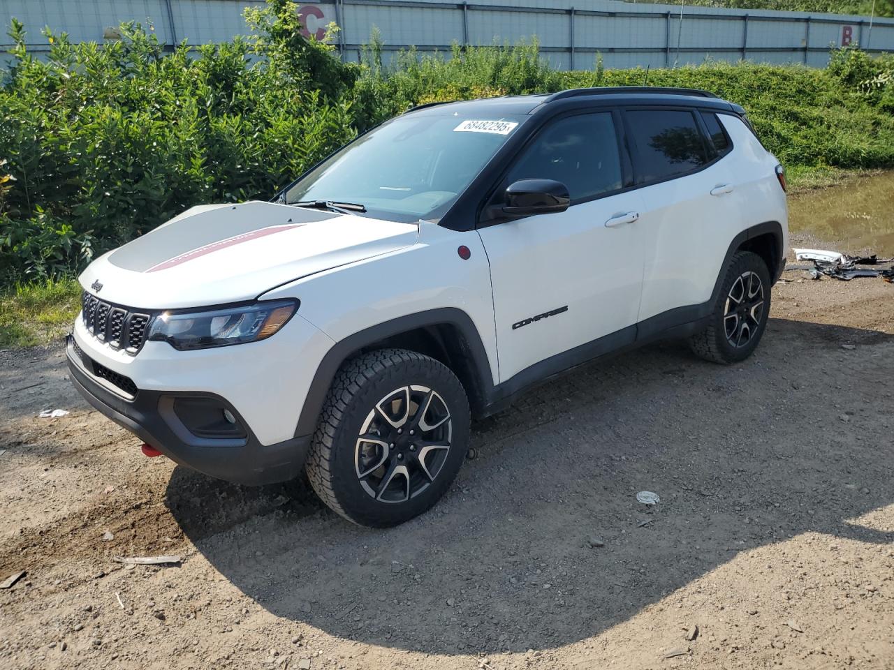 2024 Jeep Compass Trailhawk, VIN 3C4NJDDN4RT157224 — Front end