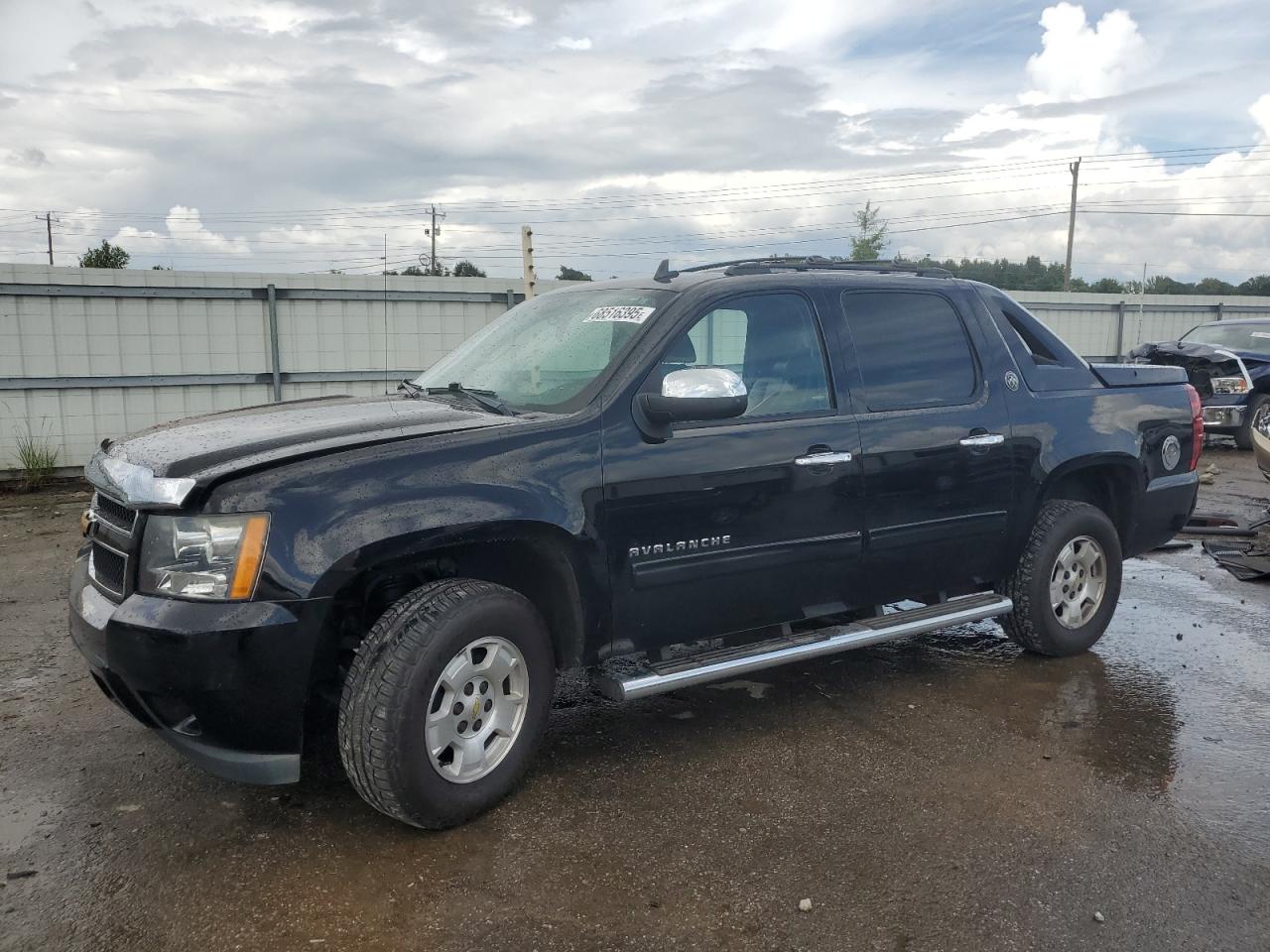 2013 Chevrolet Avalanche LT, VIN 3GNMCFE07DG153035 — Side