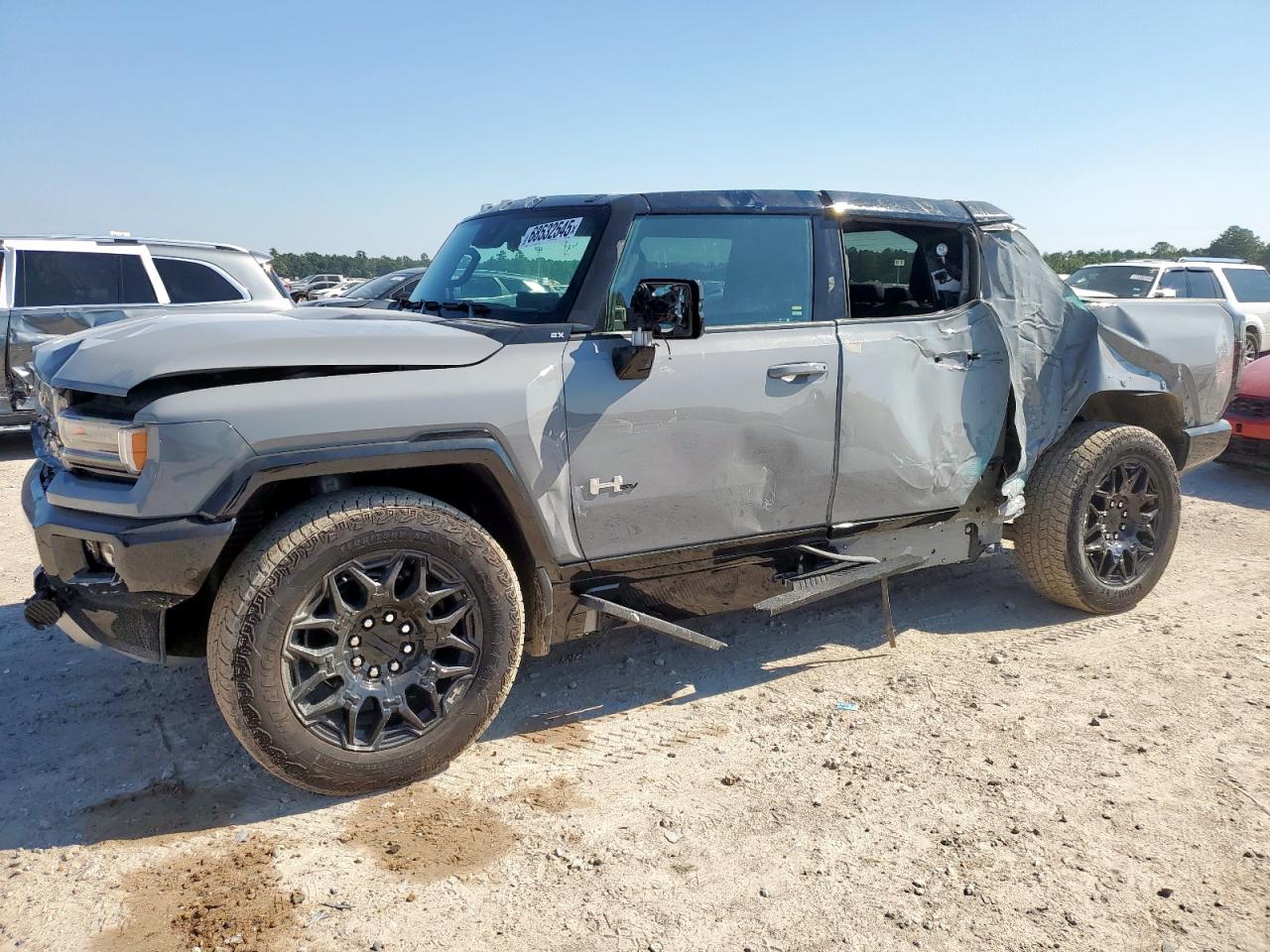 2025 GMC HUMMER EV Pickup 2X, VIN 1GT10BDD9SU106844 — Side