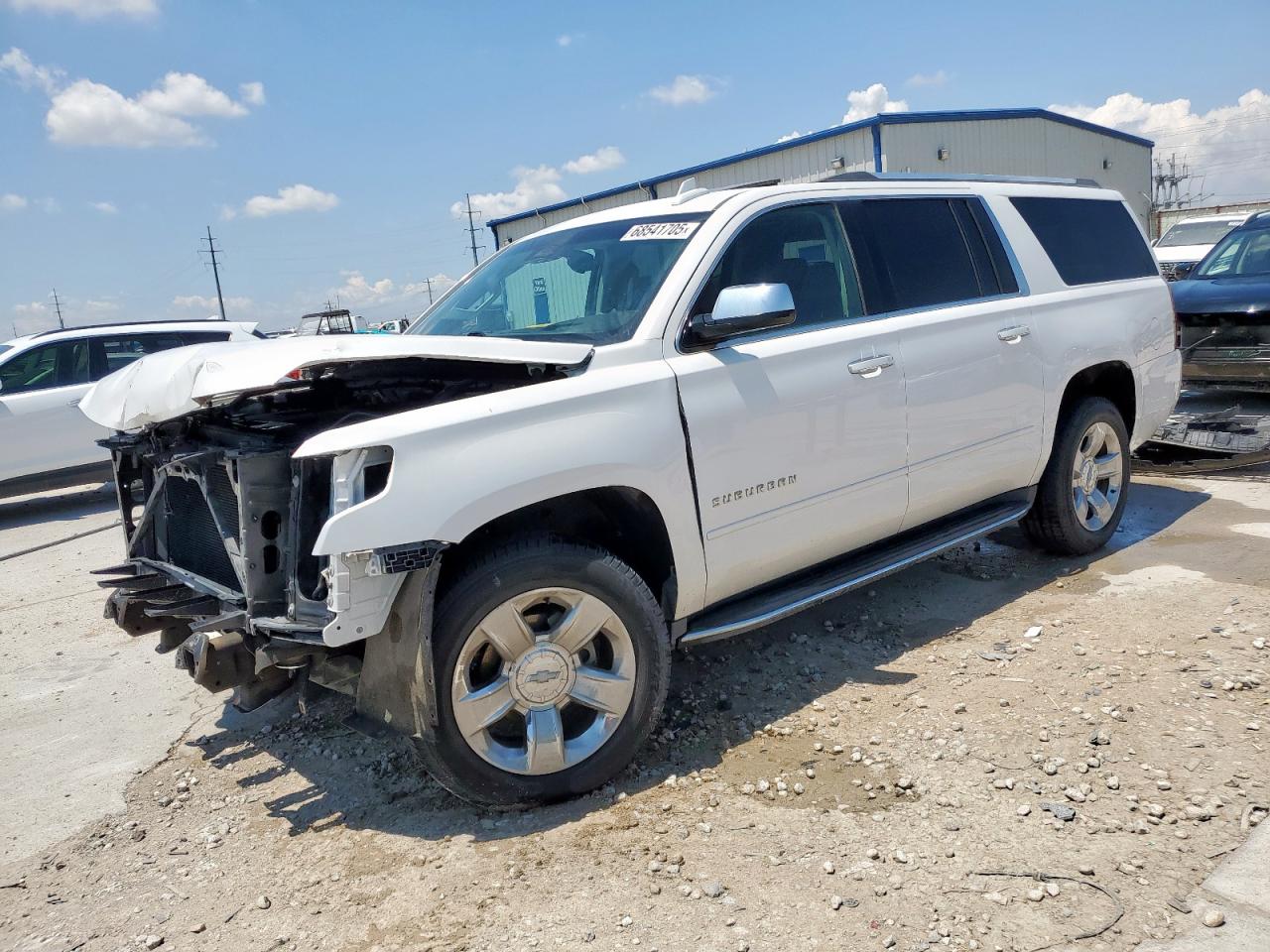2018 Chevrolet Suburban Premier, VIN 1GNSKJKC7JR355588 — Front end