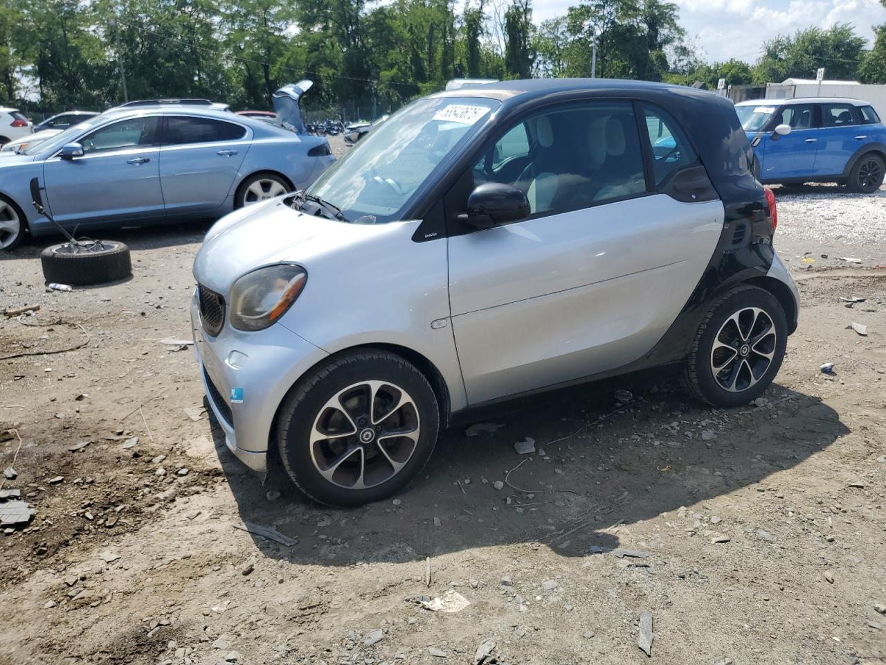 2016 Smart fortwo Passion, VIN WMEFJ5DA1GK045326 — Днище