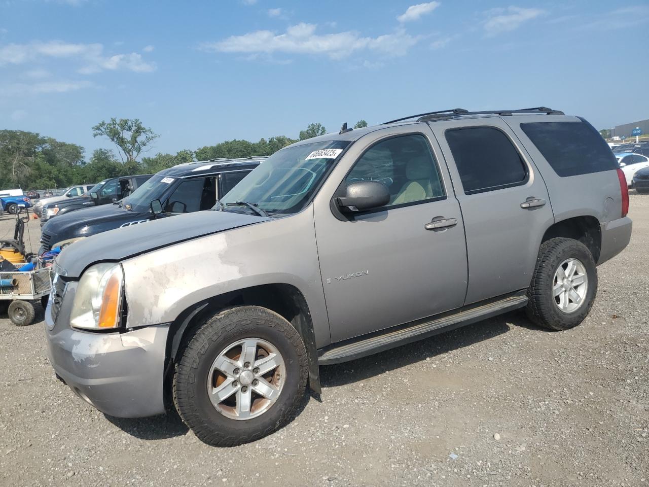 2007 GMC Yukon SLE, VIN 1GKFK13097J246348 — Front end