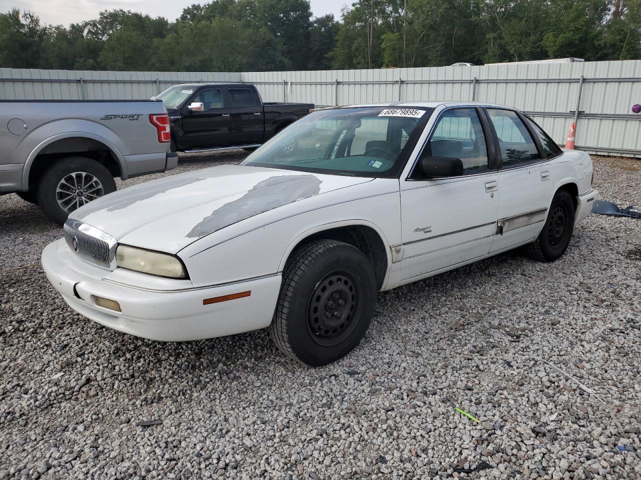1995 Buick Regal Custom, VIN 2G4WB52M6S1502712 — Бок