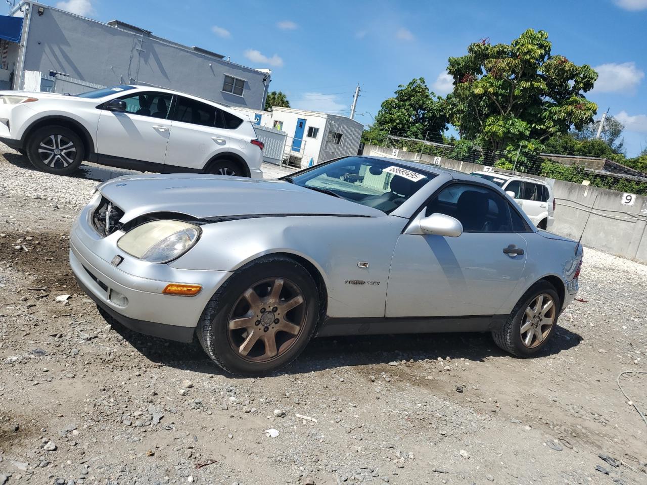 1998 Mercedes-Benz SLK 230/320, VIN WDBKK47F9WF074980 — Front end