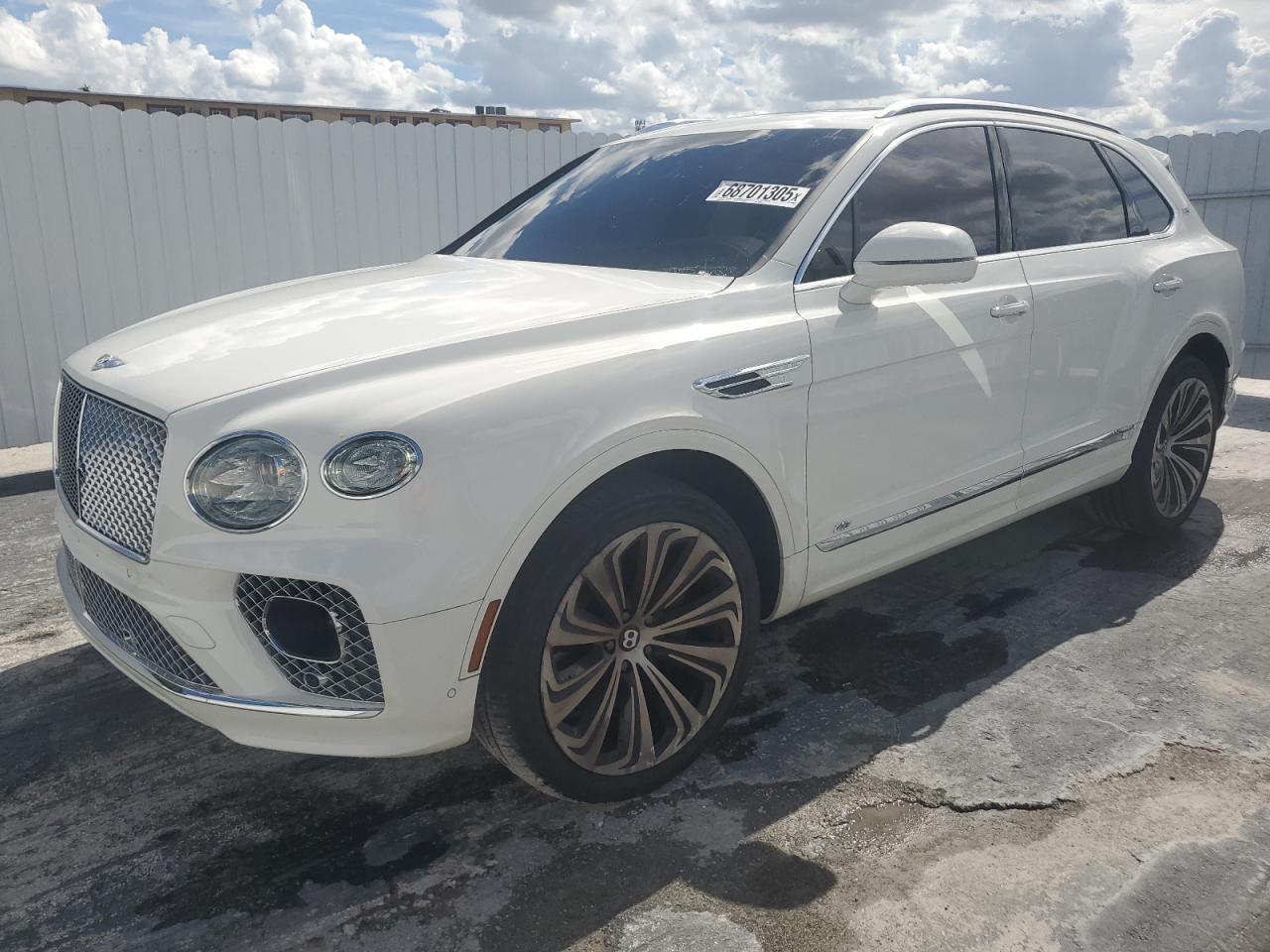 2021 Bentley Bentayga V8, VIN SJAAM2ZV3MC032885 — Vandalism