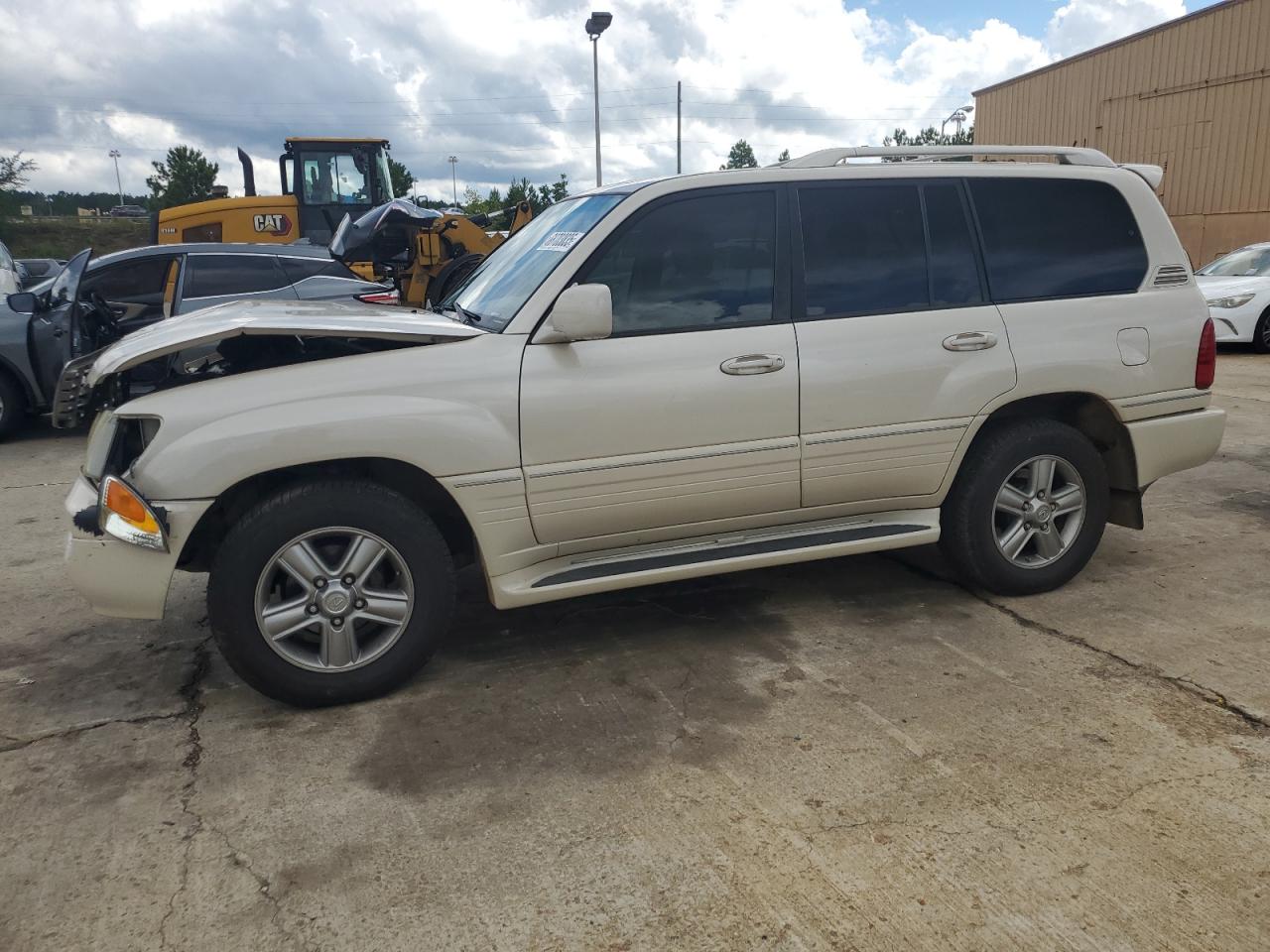 2007 Lexus LX 470, VIN JTJHT00W974020052 — Front end
