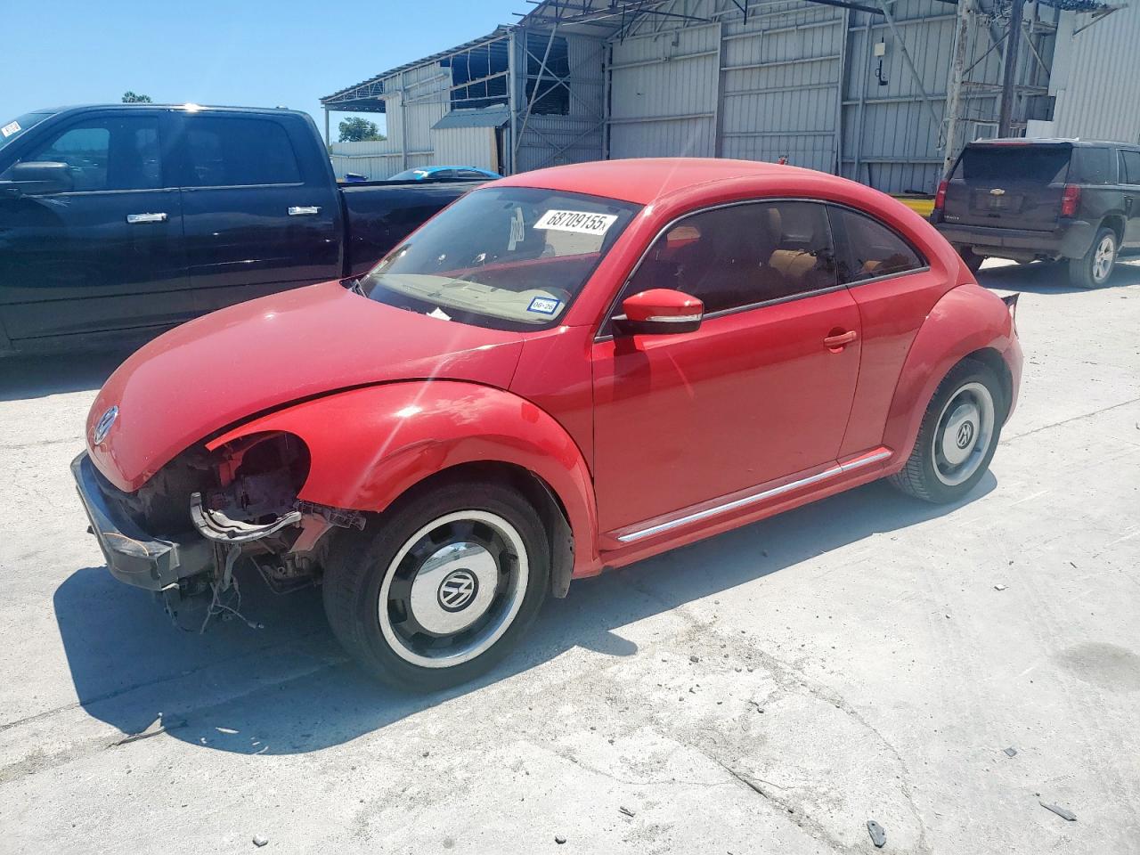 2013 Volkswagen Beetle 2.5L, VIN 3VWJX7AT1DM647119 — Фото с аукциона