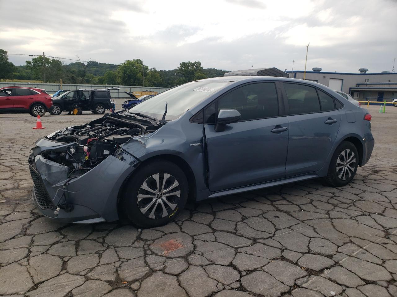 2021 Toyota Corolla Hybrid LE, VIN JTDEAMDE2MJ031783 — Front end