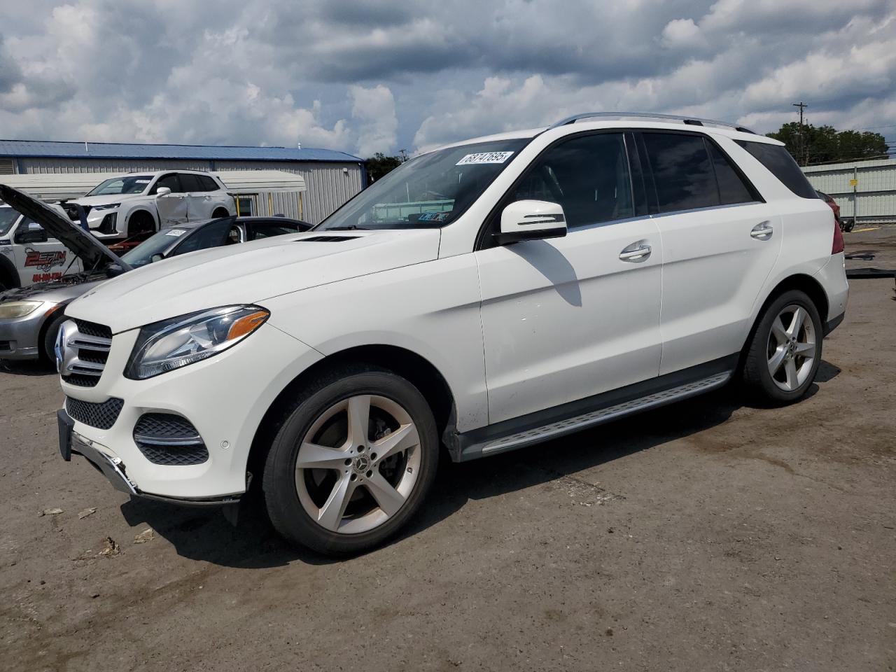 2018 Mercedes-Benz GLE 350, VIN 4JGDA5HB5JB127135 — Бок