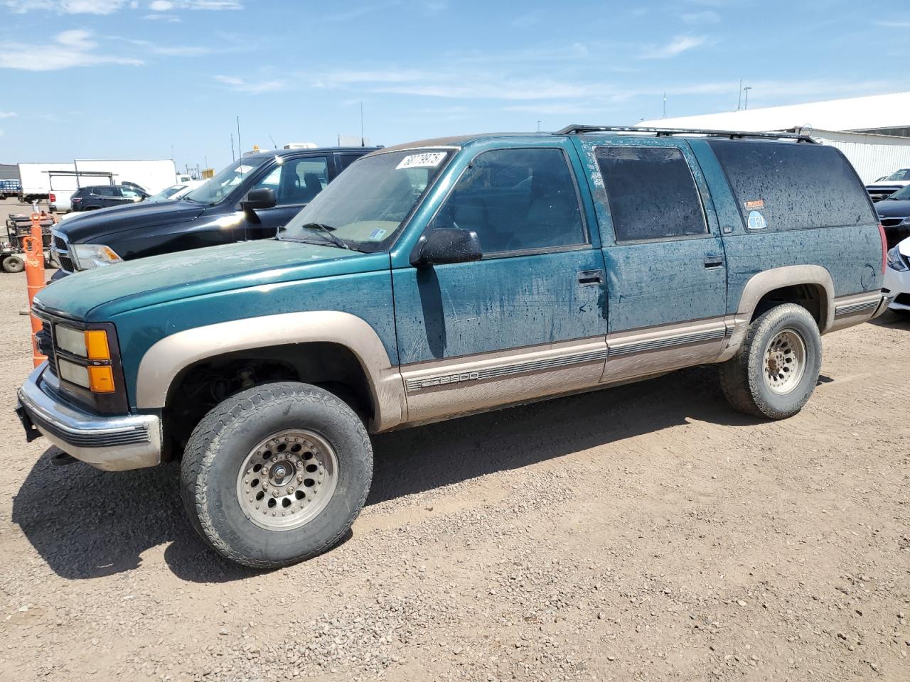 1995 GMC Suburban, VIN 1GKGK26N2SJ718366 — Side