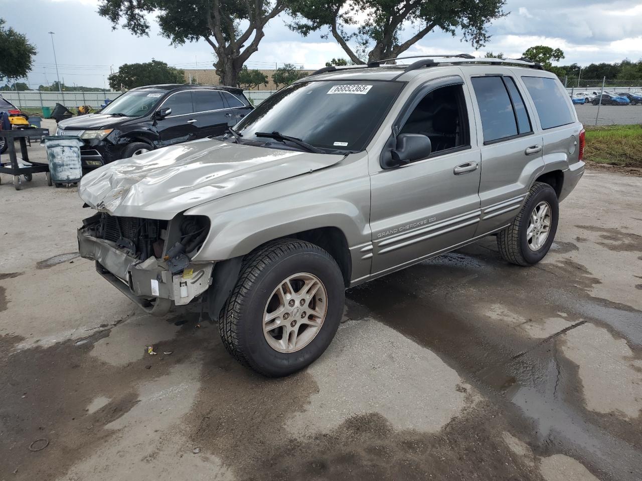 1999 Jeep Grand Cherokee Limited, VIN 1J4GW68N0XC685779 — Front end