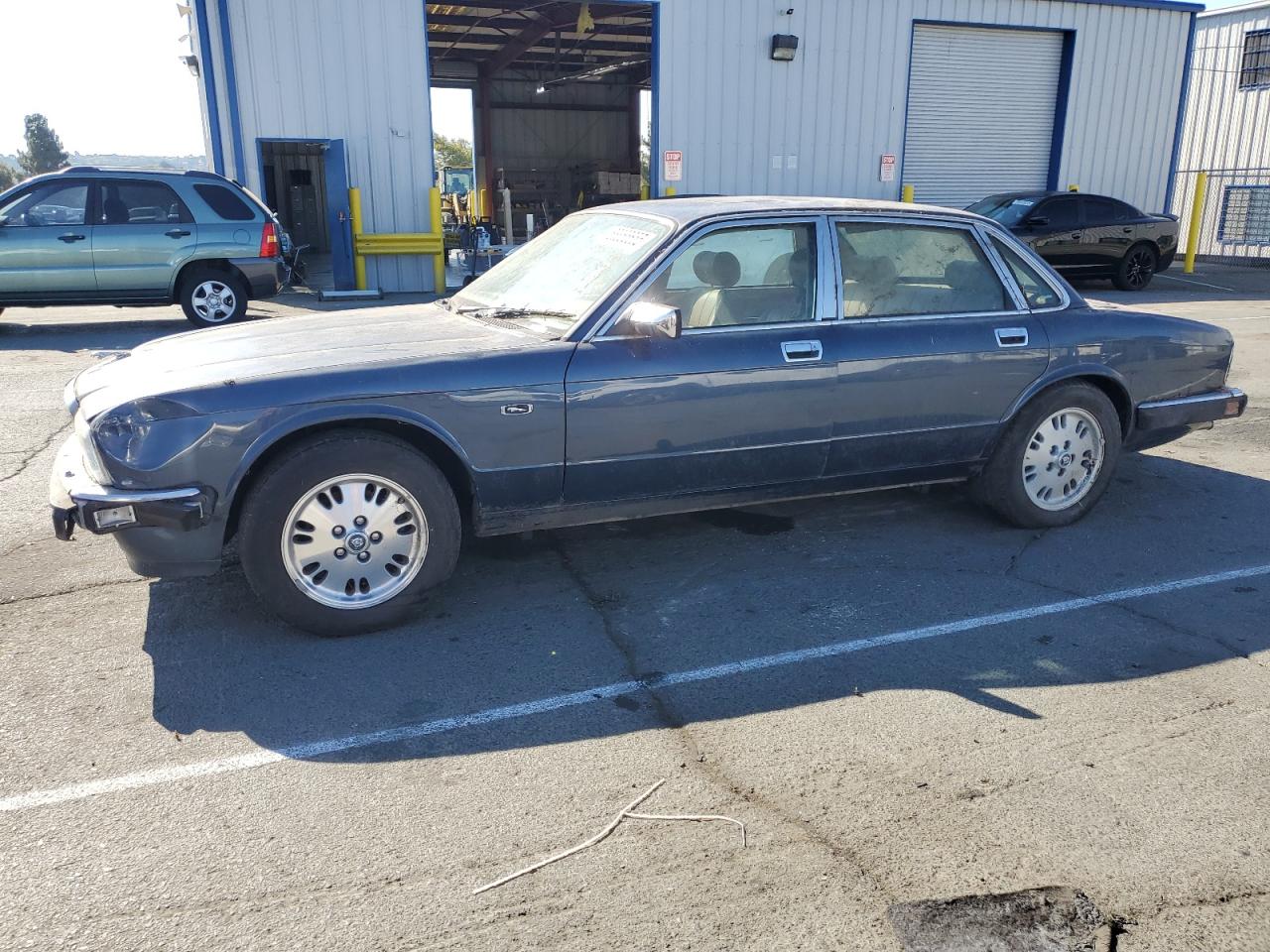 1994 Jaguar XJ, VIN SAJHX1744RC694427 — Minor dents and scratches
