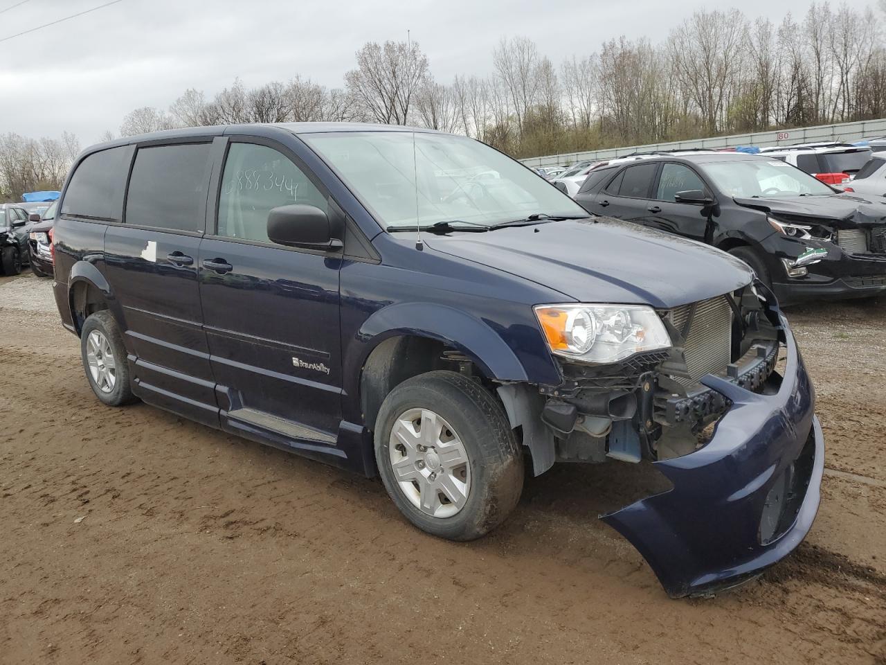 2012 Dodge Grand Caravan SE, VIN 2C4RDGBG3CR398586 — Front end