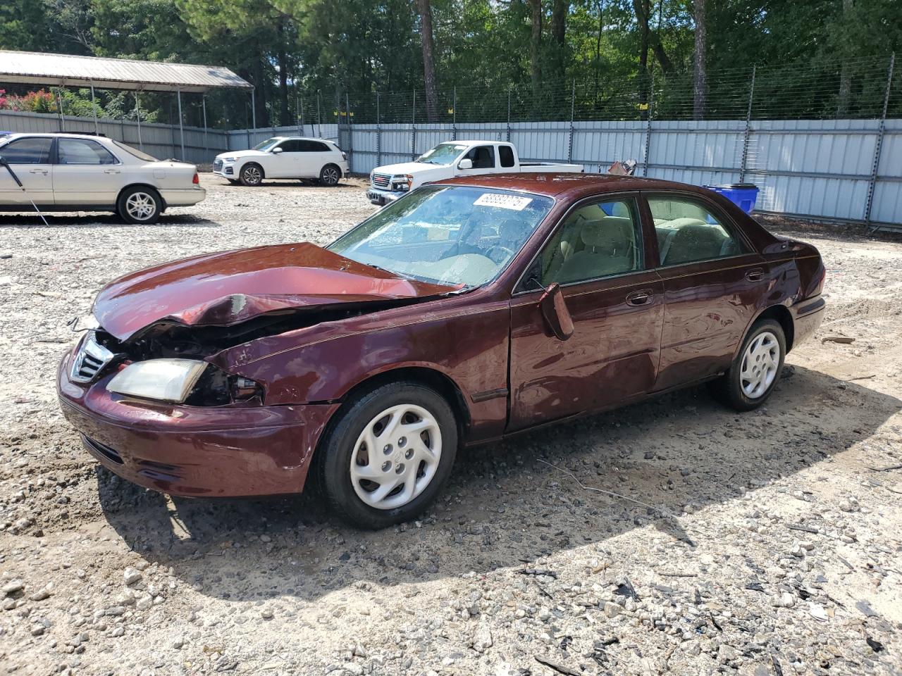 2001 Mazda 626 LX, VIN 1YVGF22DX15204506 — Перед