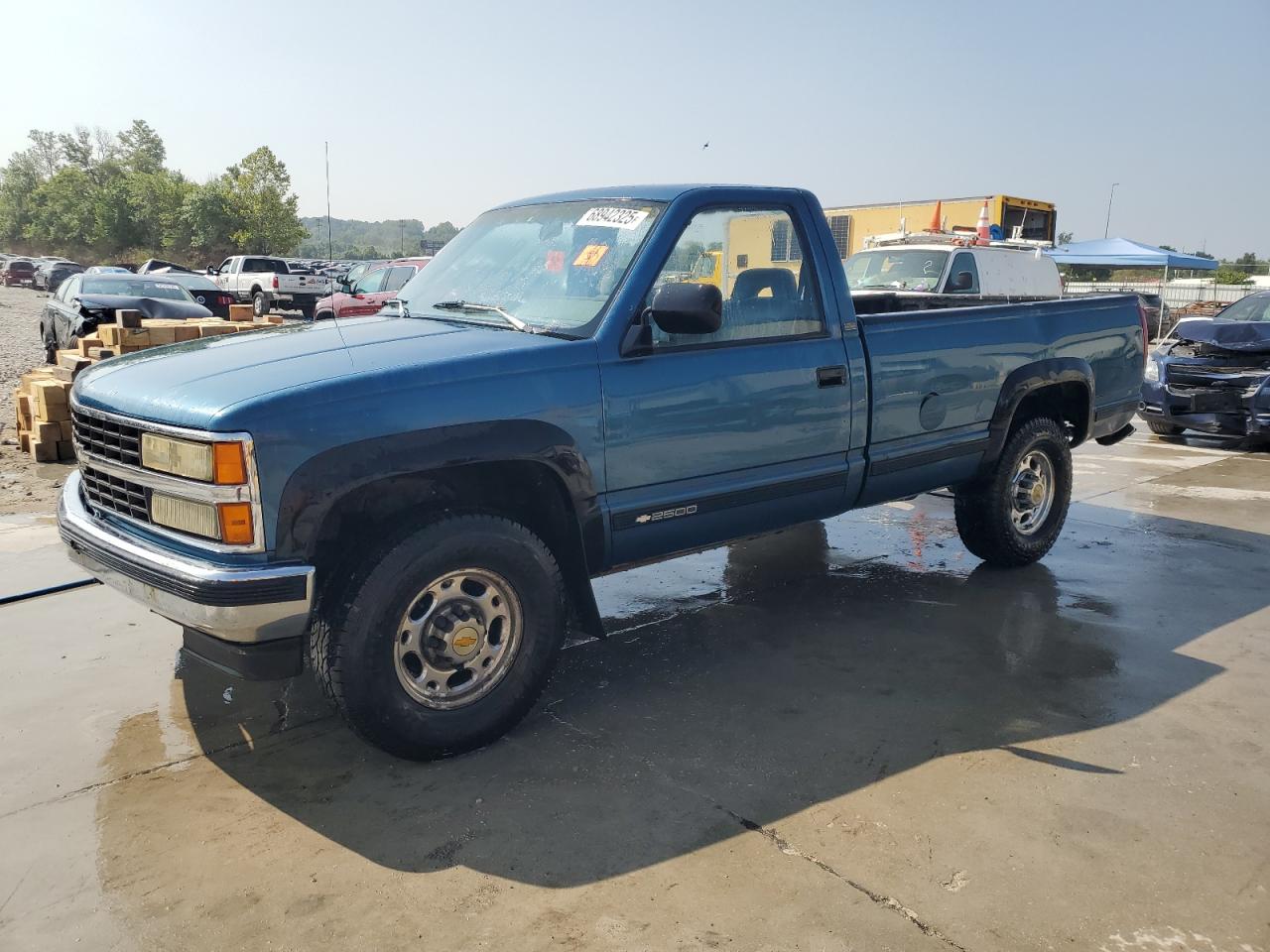 1992 Chevrolet K2500, VIN 1GCGK24KXNE218585 — Side