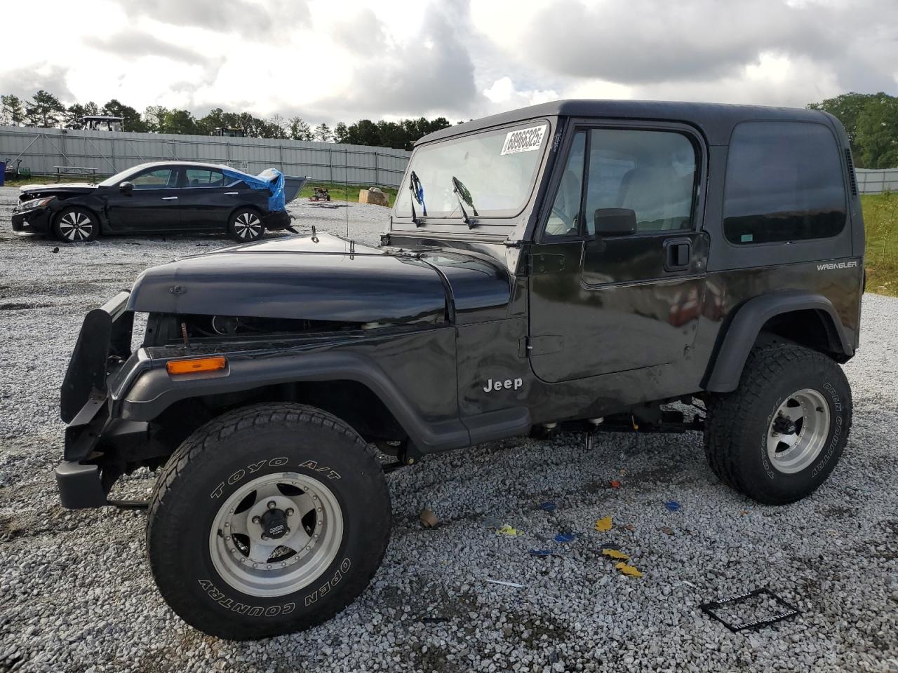 1992 Jeep Wrangler, VIN 2J4FY29S0NJ550114 — Front end