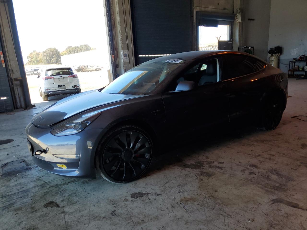 2022 Tesla Model 3 Performance, VIN 5YJ3E1EC3NF181983 — Фото с аукциона