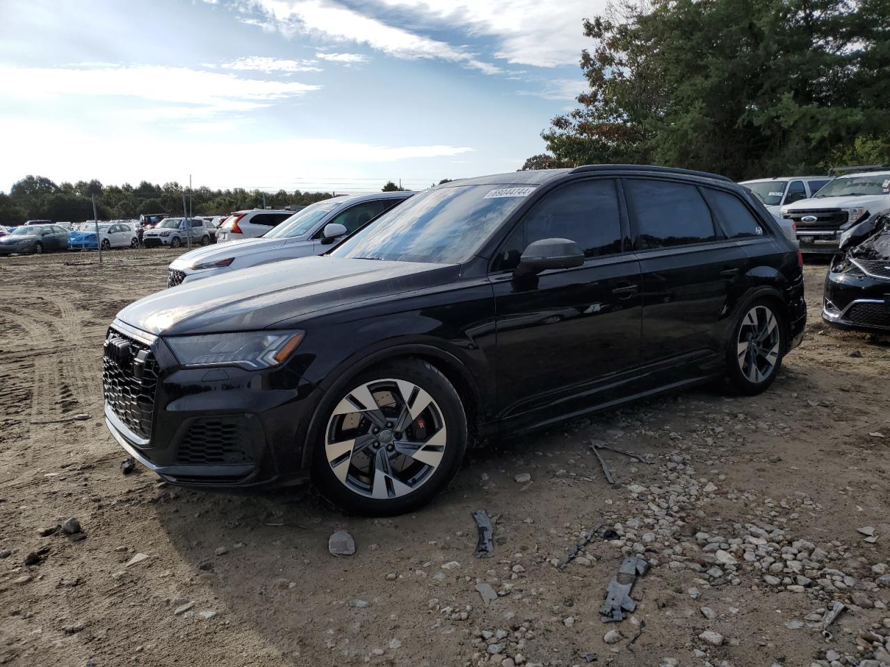 2020 Audi SQ7, VIN WA1VWAF76LD012692 — Бок