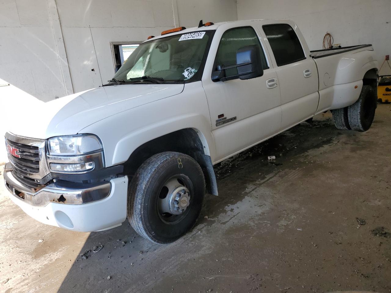 2007 GMC Sierra 3500 DRW SLE1, VIN 1GTJK33D27F164288 — Rear end