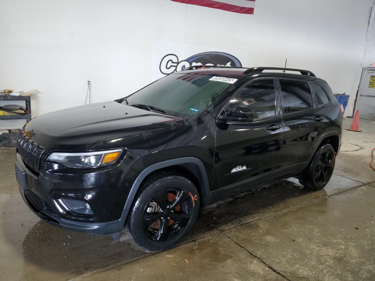 2019 Jeep Cherokee Altitude, VIN 1C4PJMLBXKD367032 — Interior fire