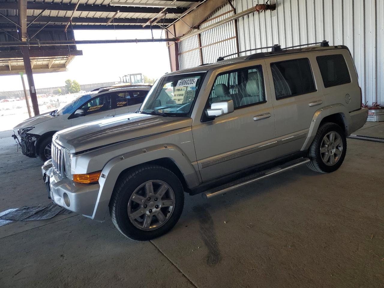 2010 Jeep Commander Limited, VIN 1J4RG5GT7AC139102 — Front end