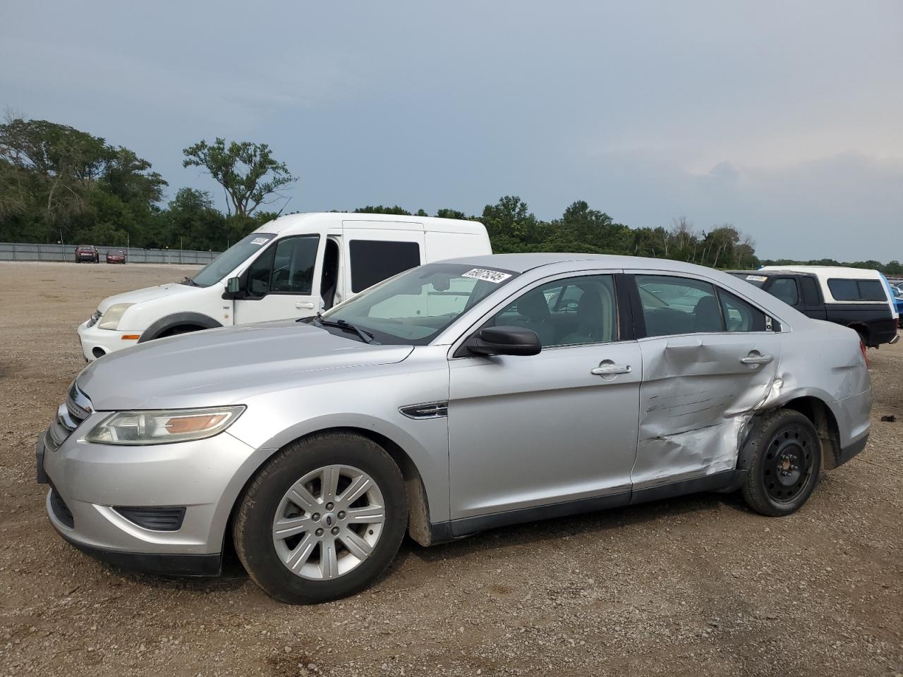 2011 Ford Taurus SE, VIN 1FAHP2DW4BG185579 — Side
