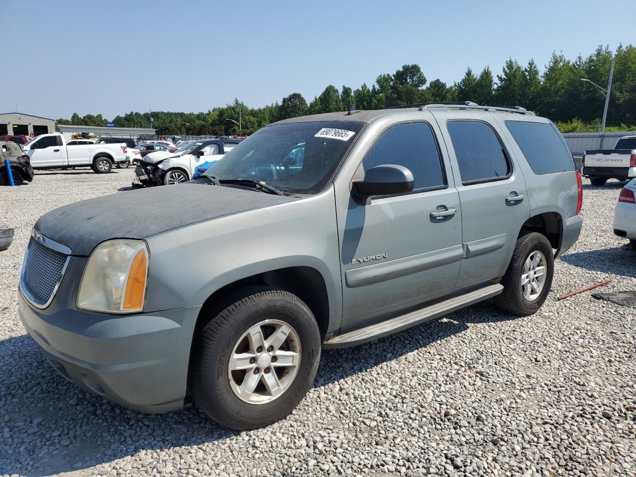 2007 GMC Yukon SLE, VIN 1GKFK13037J132636 — Normal wear