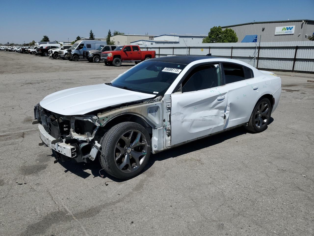 2015 Dodge Charger SXT, VIN 2C3CDXHG2FH800996 — Front end