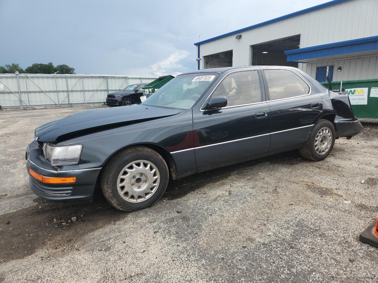 1992 Lexus LS 400, VIN JT8UF11E5N0133021 — Rear end
