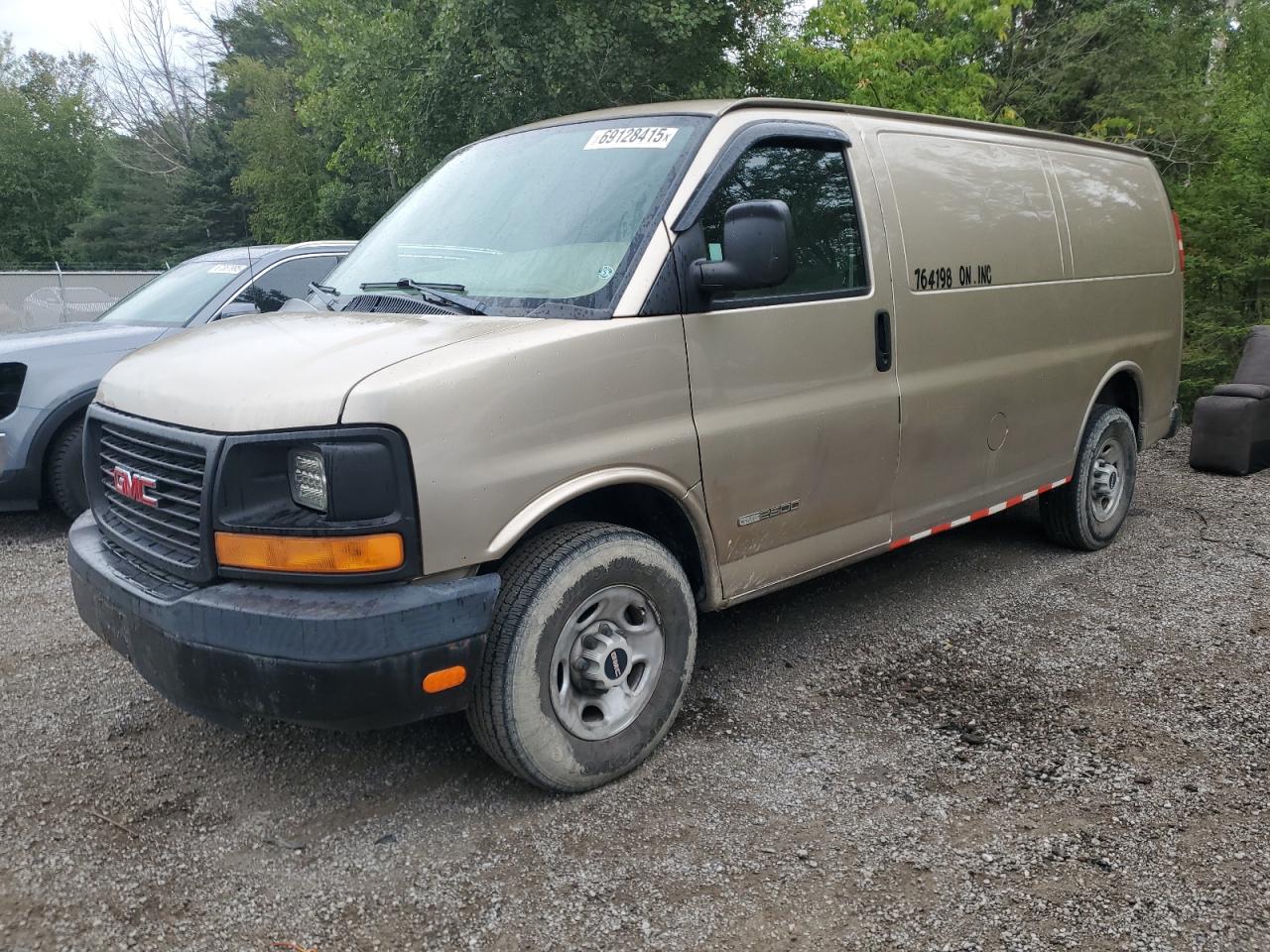 2005 GMC Savana Cargo, VIN 1GTGG25V351252241 — Minor dents and scratches