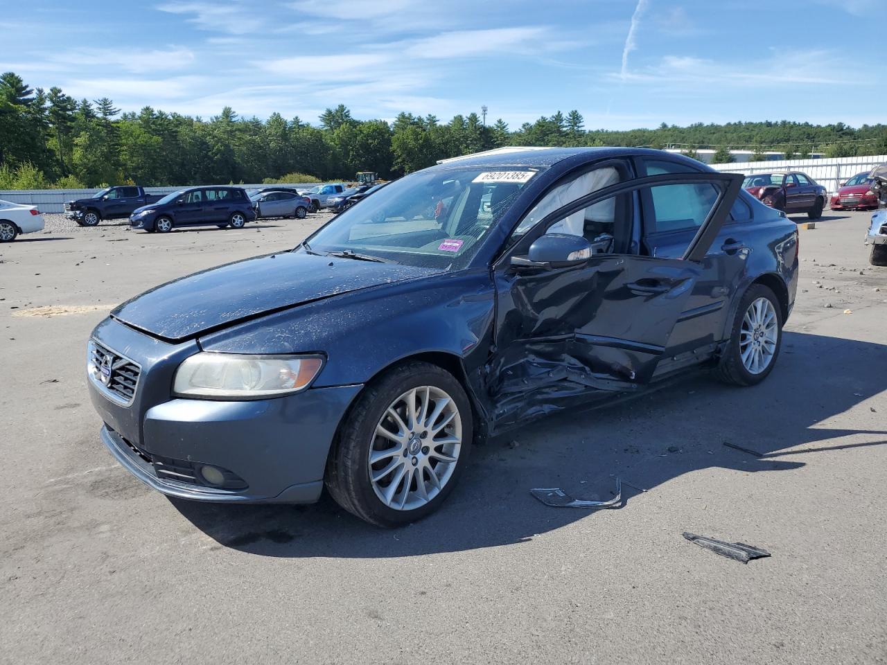 2011 Volvo S40, VIN YV1672MS2B2537919 — Бок