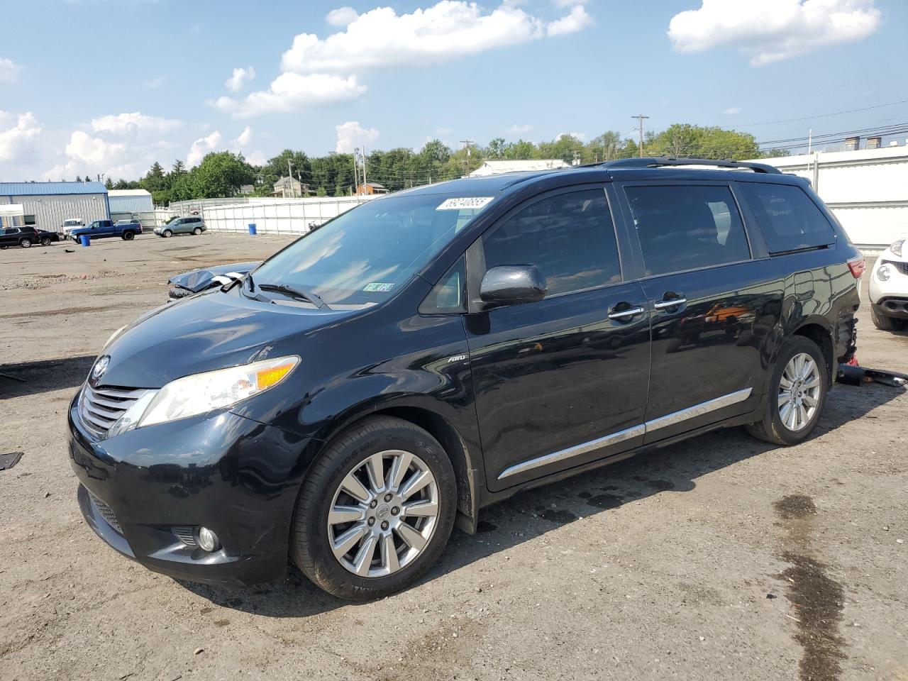 2017 Toyota Sienna XLE, VIN 5TDDZ3DC5HS159523 — Rear end