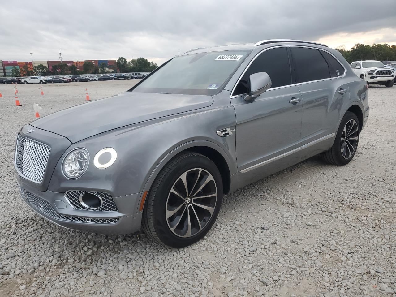 2019 Bentley Bentayga V8, VIN SJAAM2ZV9KC026702 — Фото с аукциона