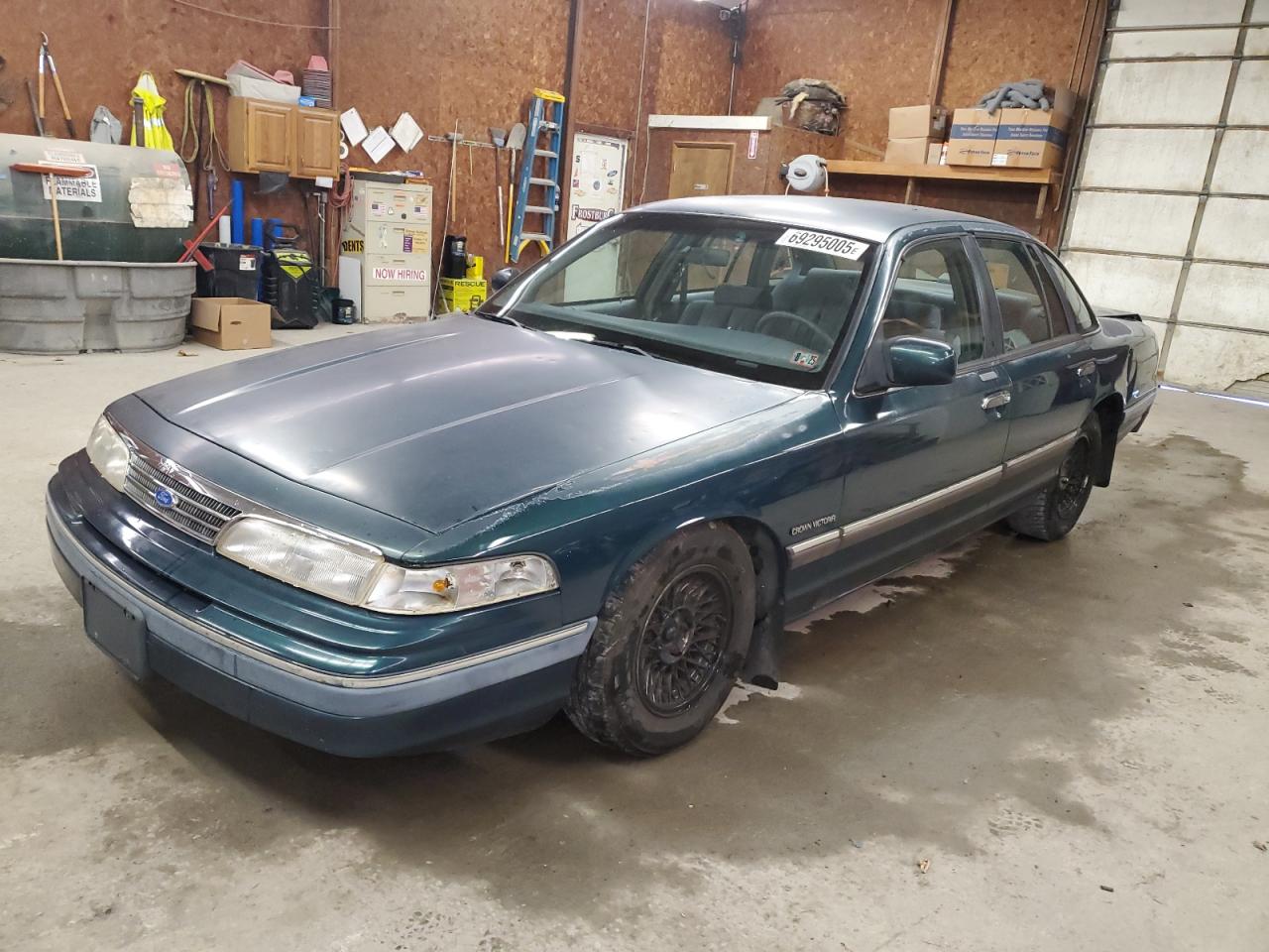 1993 Ford Crown Victoria LX, VIN 2FALP74WXPX163501 — Rear end