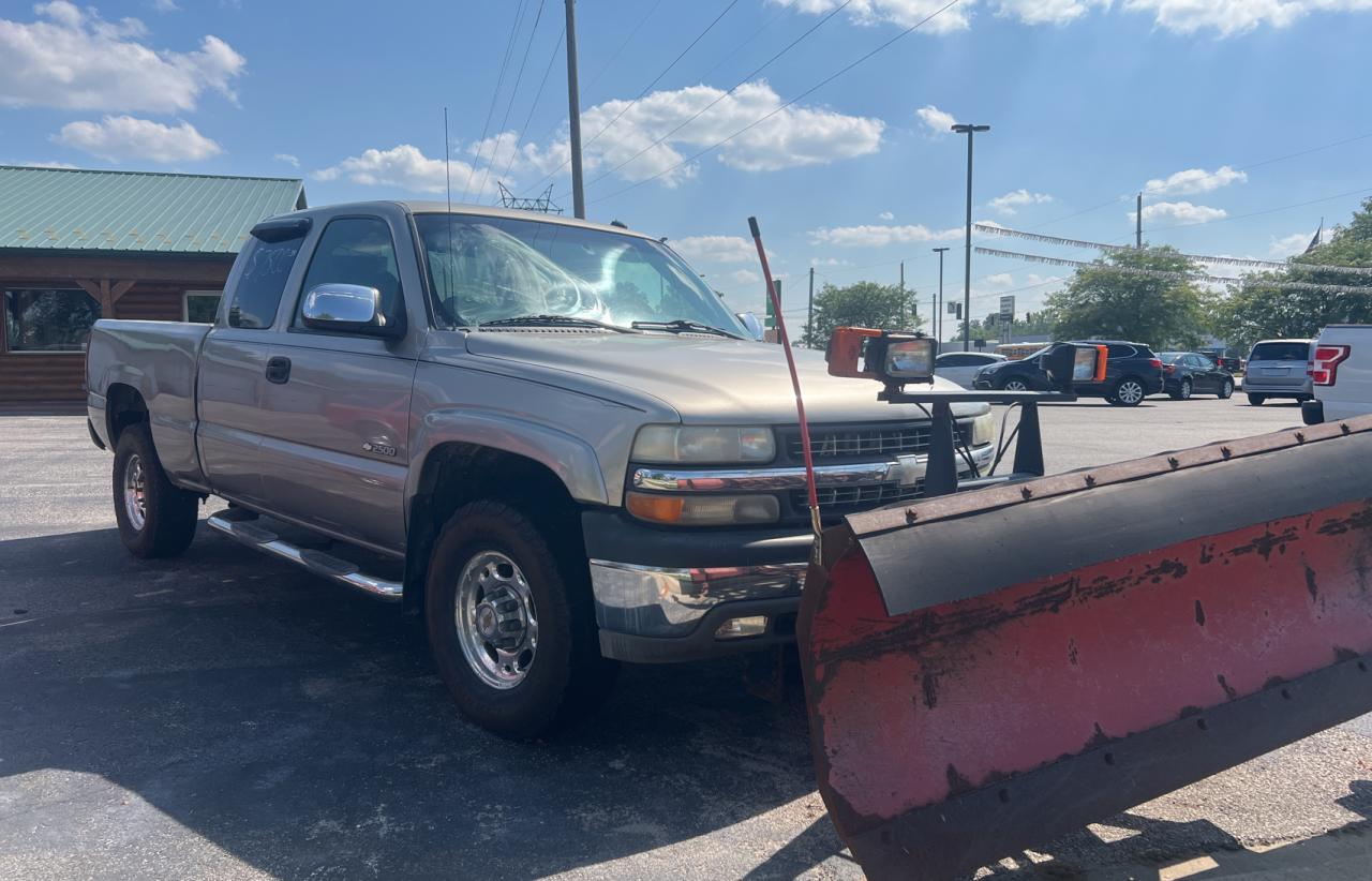2002 Chevrolet Silverado 2500 LS, VIN 1GCGK29U82Z299620 — Normal wear
