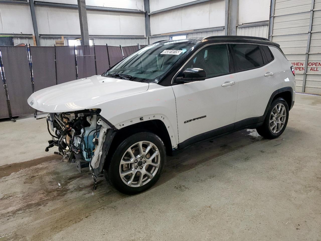 2025 Jeep Compass Limited, VIN 3C4NJDCN0ST505043 — Перед