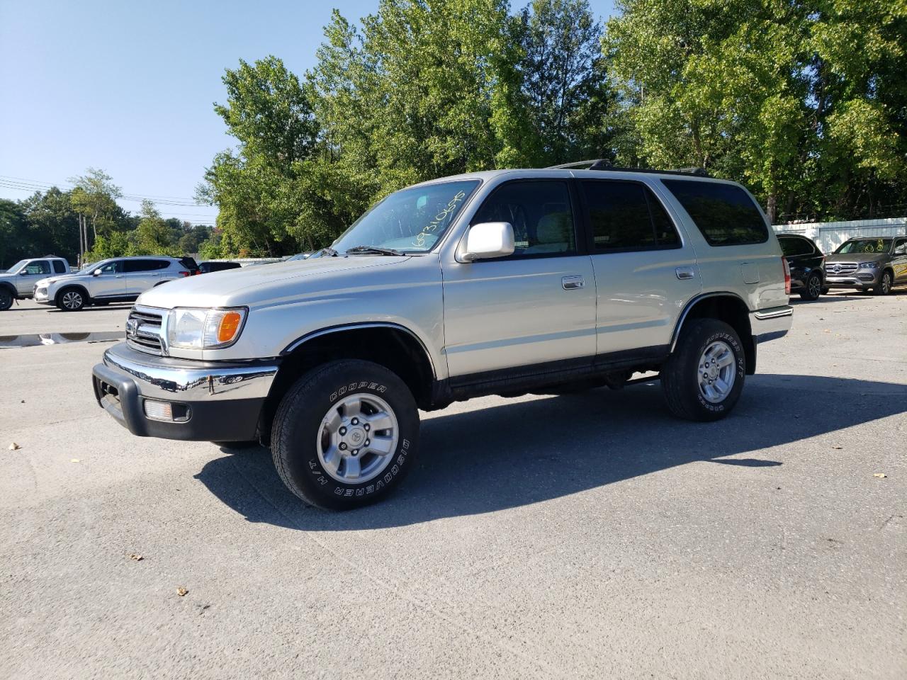 1999 Toyota 4Runner SR5, VIN JT3HN86R9X0239652 — Normal wear