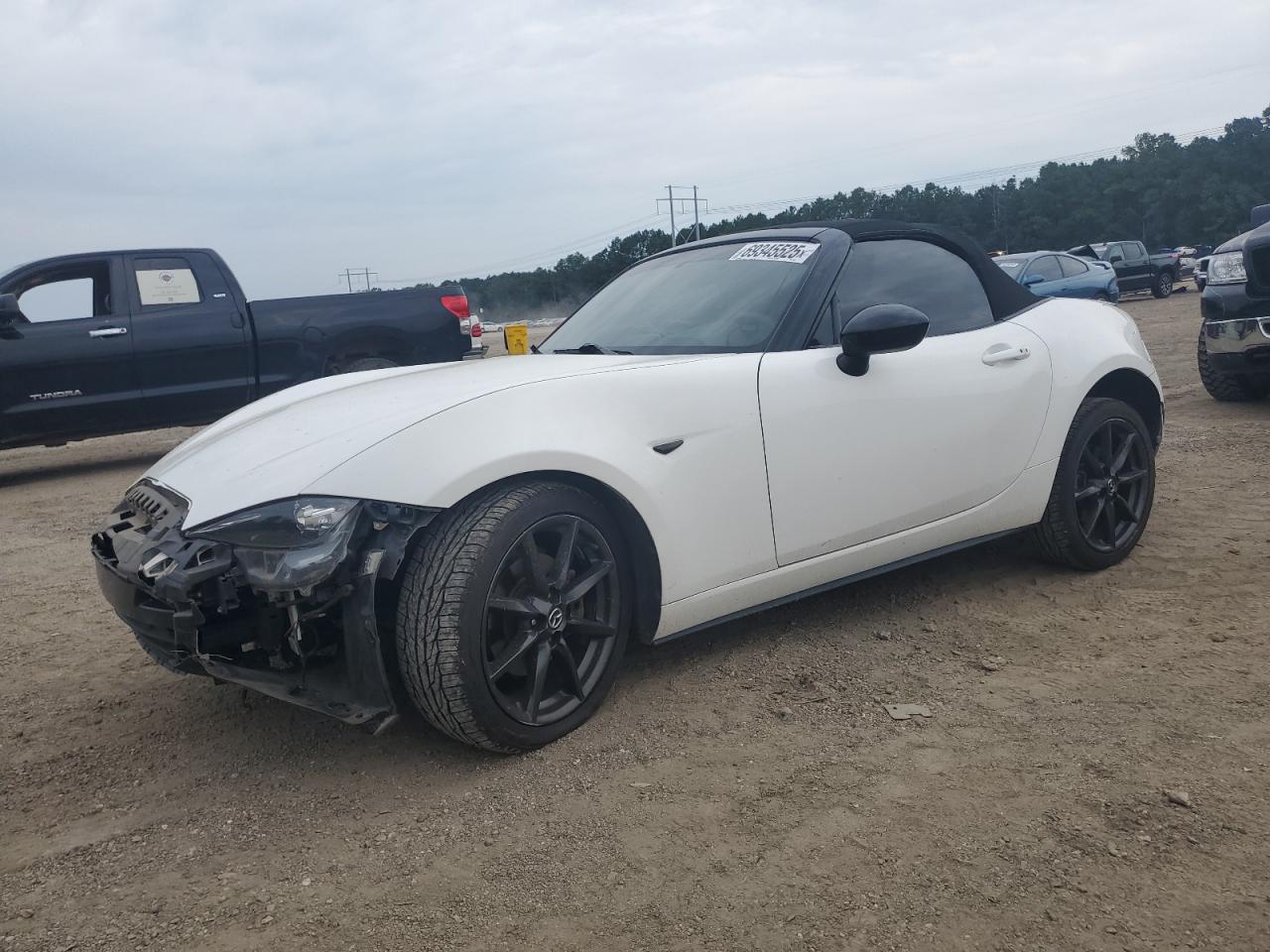 2016 Mazda MX-5 Miata Club, VIN JM1NDAC75G0104101 — Front end
