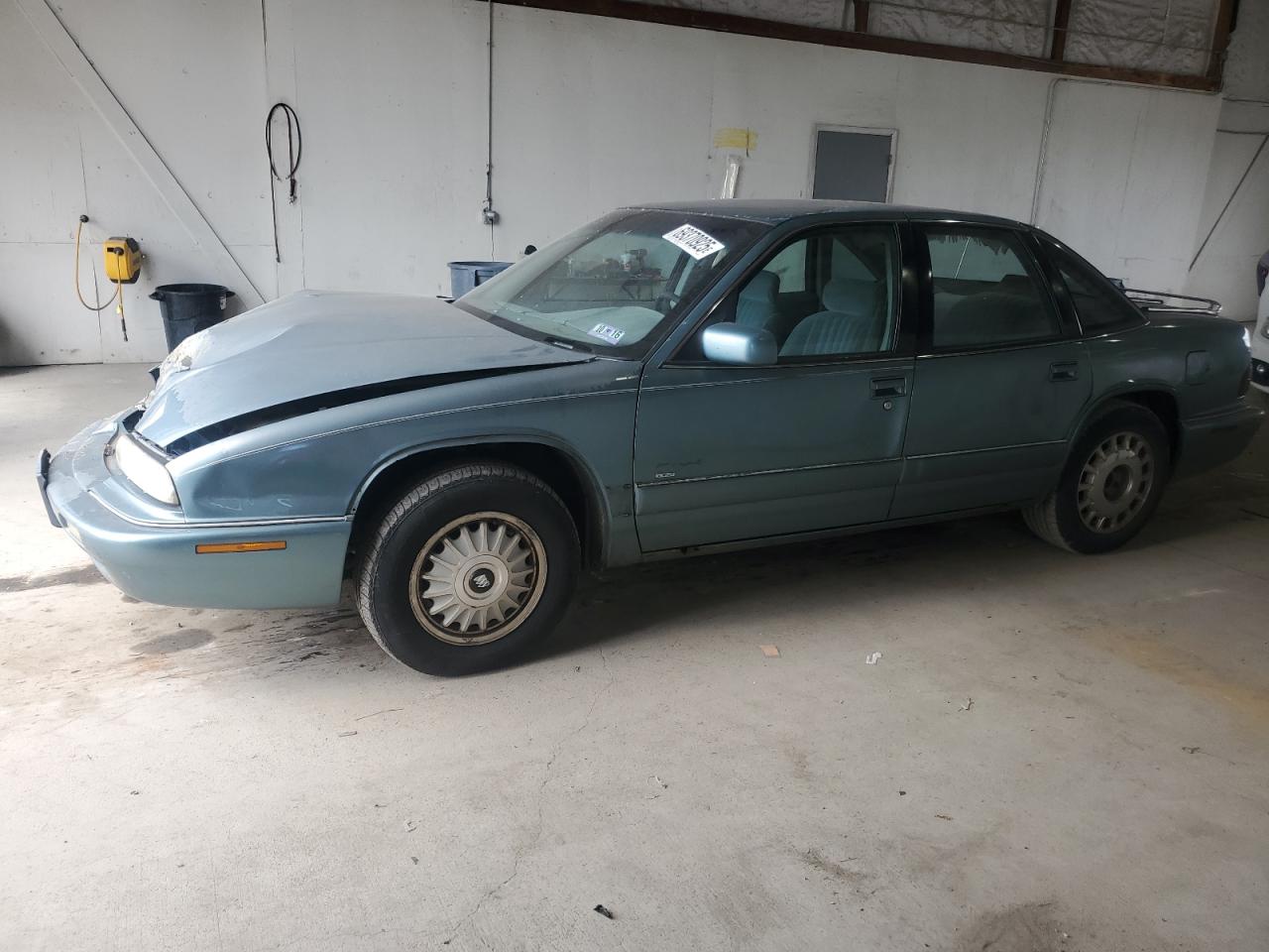 1995 Buick Regal Custom, VIN 2G4WB52L3S1421237 — Перед