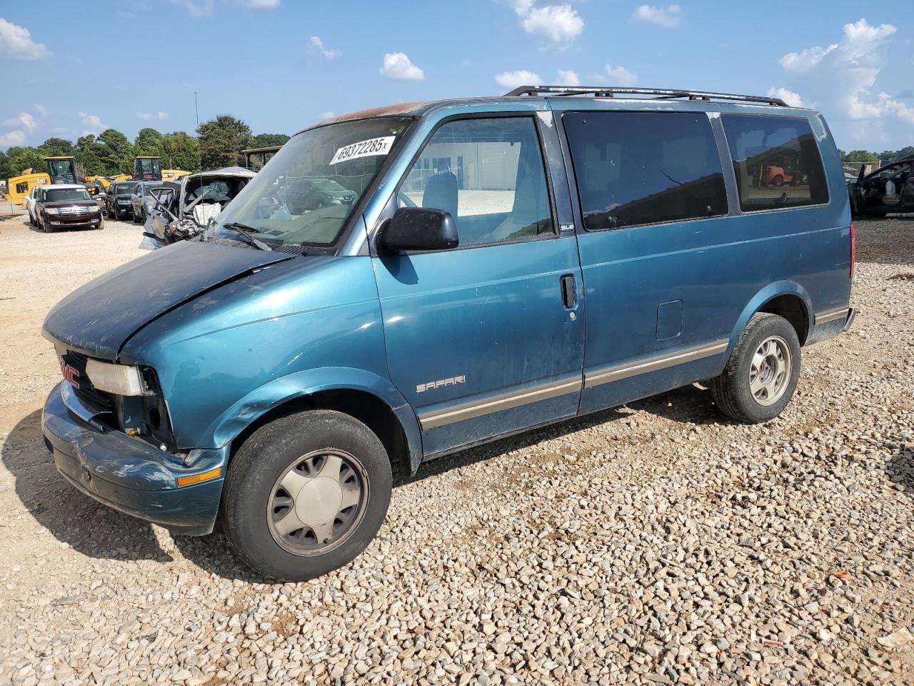 1995 GMC Safari, VIN 1GKDM19W0SB511366 — Front end