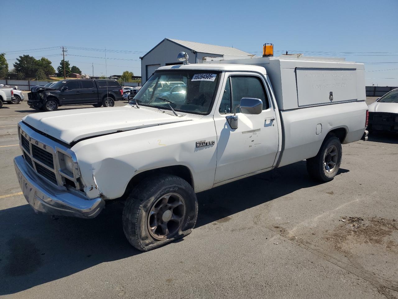 1992 Dodge D/W 250, VIN 1B7JM26Z3NS643142 — Перед