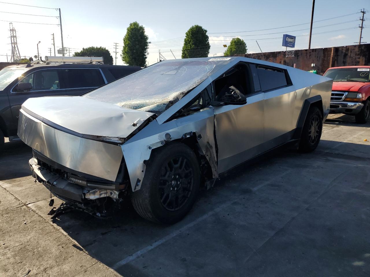 2025 Tesla Cybertruck, VIN 7G2CEHED2SA064256 — Front end