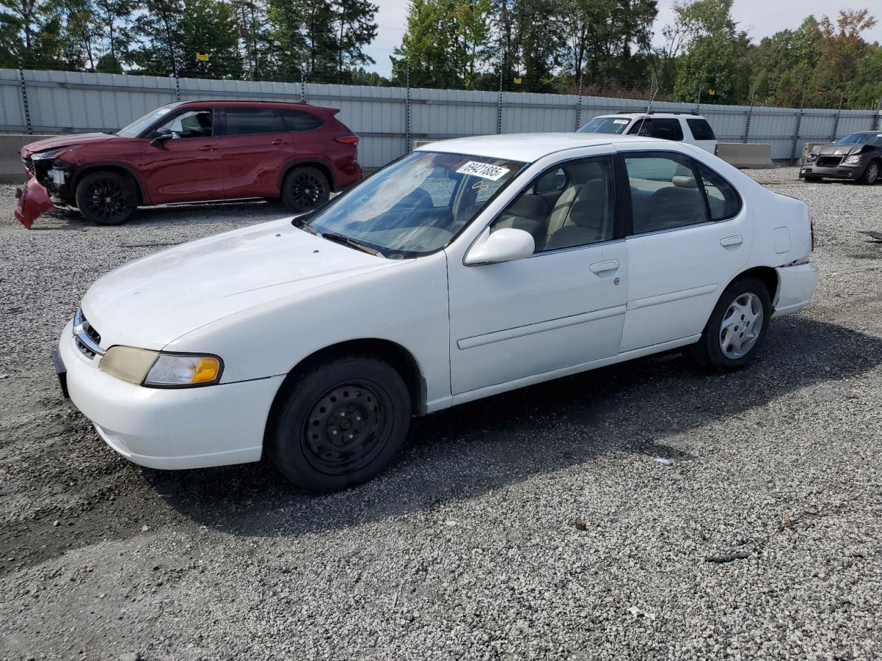 1999 Nissan Altima XE, VIN 1N4DL01D6XC208327 — Rear end