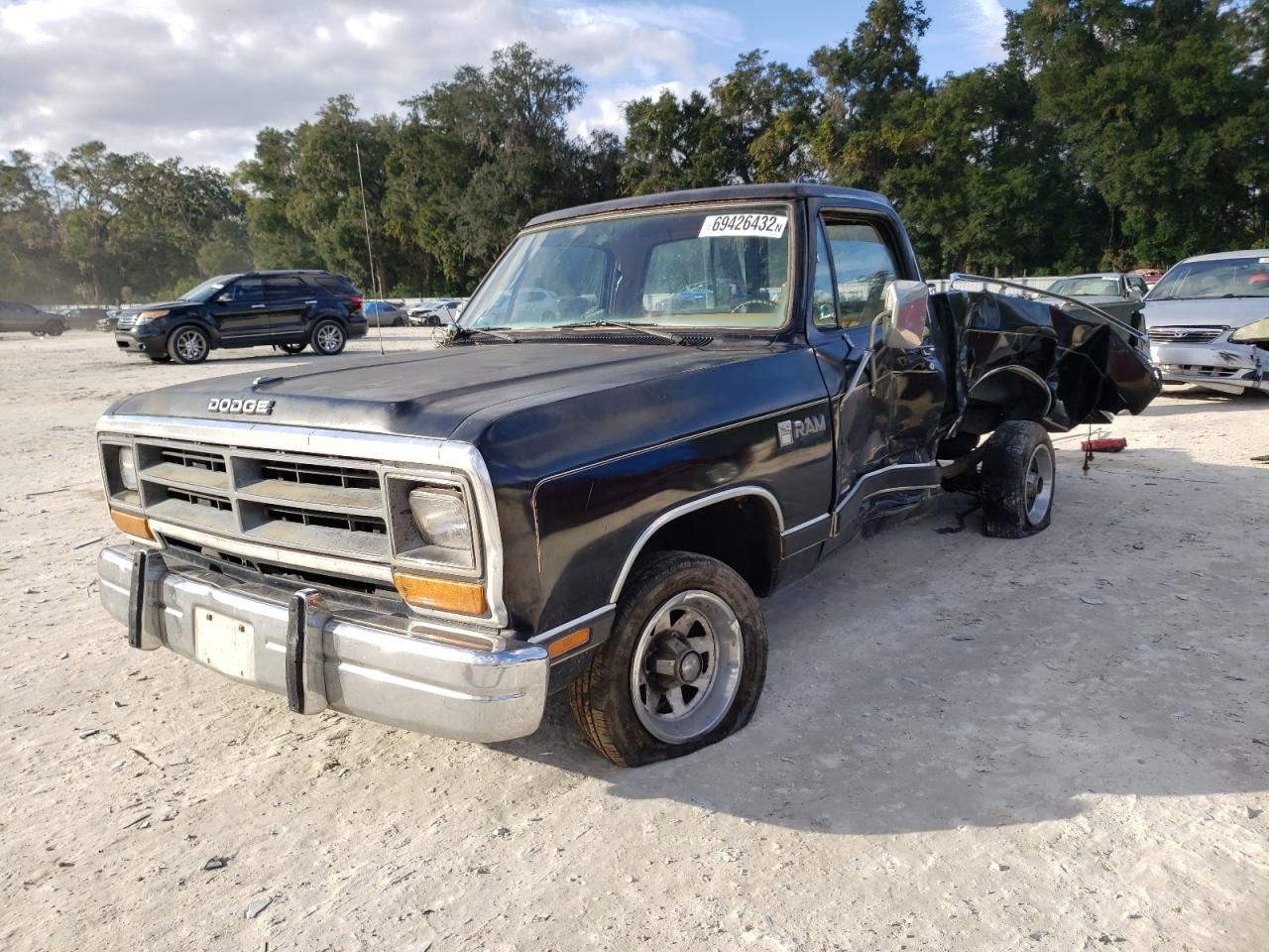 1986 Dodge Trucks, VIN 1B7HD14TXGS016934 — Rear end