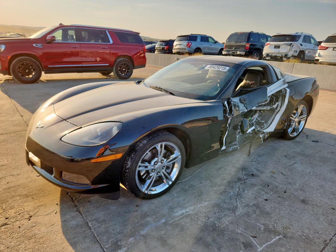 2010 Chevrolet Corvette 2LT, VIN 1G1YF2DW5A5108090 — Side
