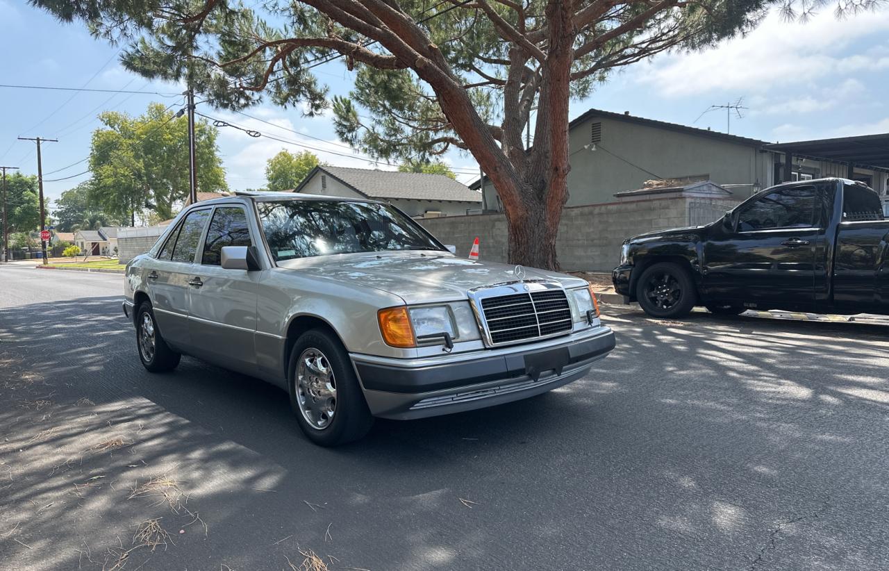 1993 Mercedes-Benz 400 E, VIN WDBEA34E7PB879861 — Minor dents and scratches